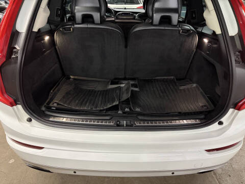 2016 Volvo XC90 T6 Momentum