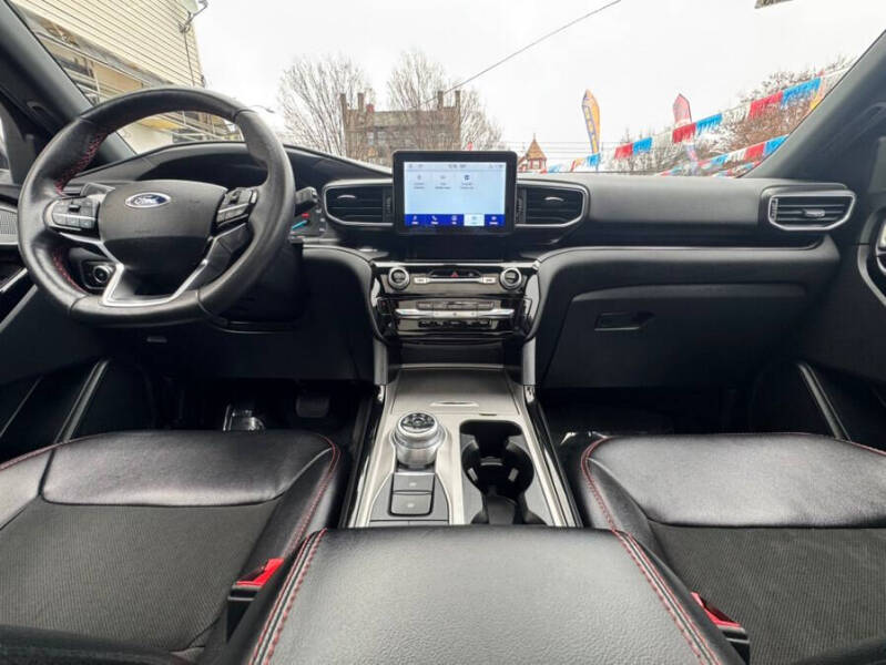 2023 Ford Explorer ST-Line