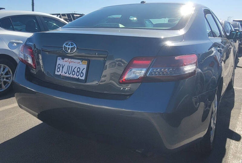 2010 Toyota Camry LE photo 5