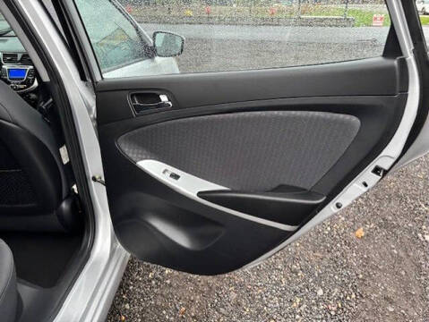 2012 Hyundai Accent SE