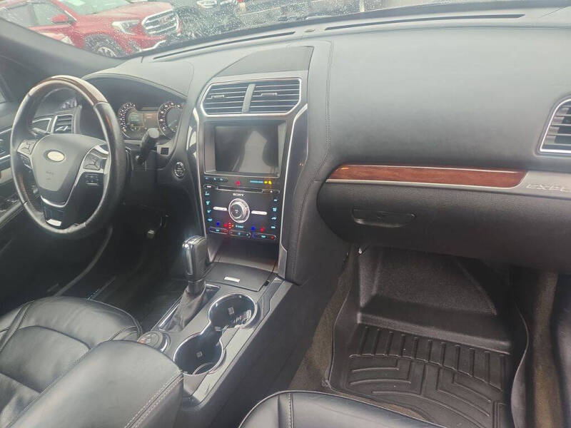 2017 Ford Explorer Platinum