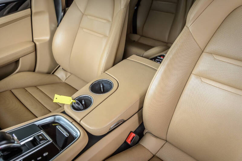 2018 Porsche Panamera 4