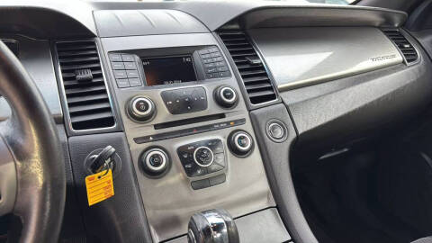 2017 Ford Taurus SEL