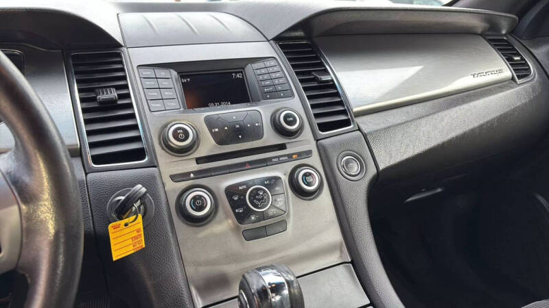 2017 Ford Taurus SEL