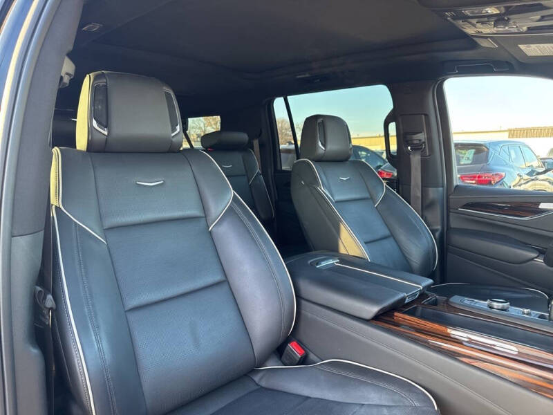 2023 Cadillac Escalade ESV Premium Luxury