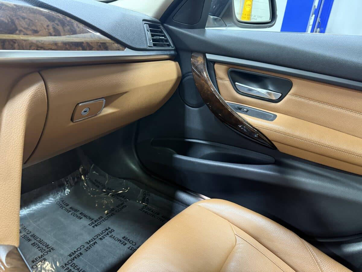 2014 BMW 3 Series 33