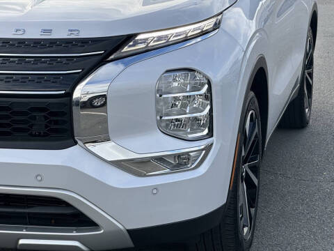 2023 Mitsubishi Outlander SE