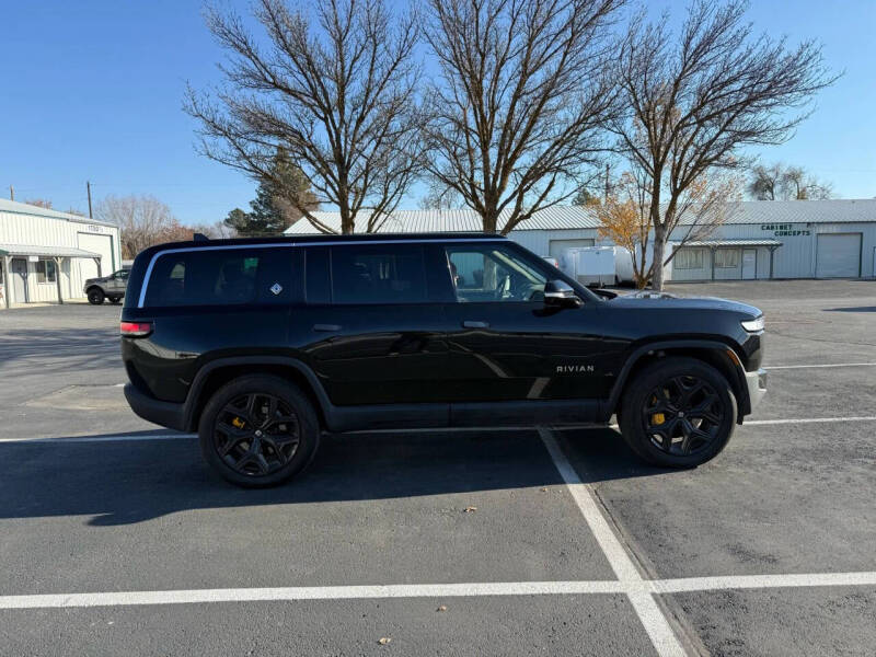 2024 Rivian R1S Adventure