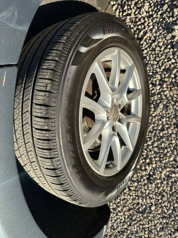 2011 Audi Q5 2.0T quattro Premium Plus