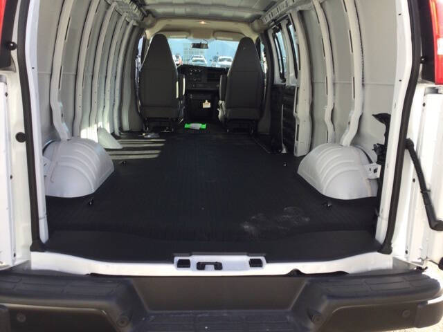 2025 Chevrolet Express 3500