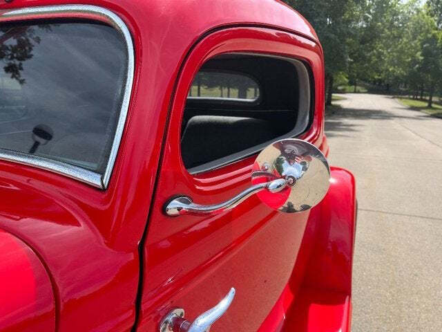 1934 Ford COUPE 8