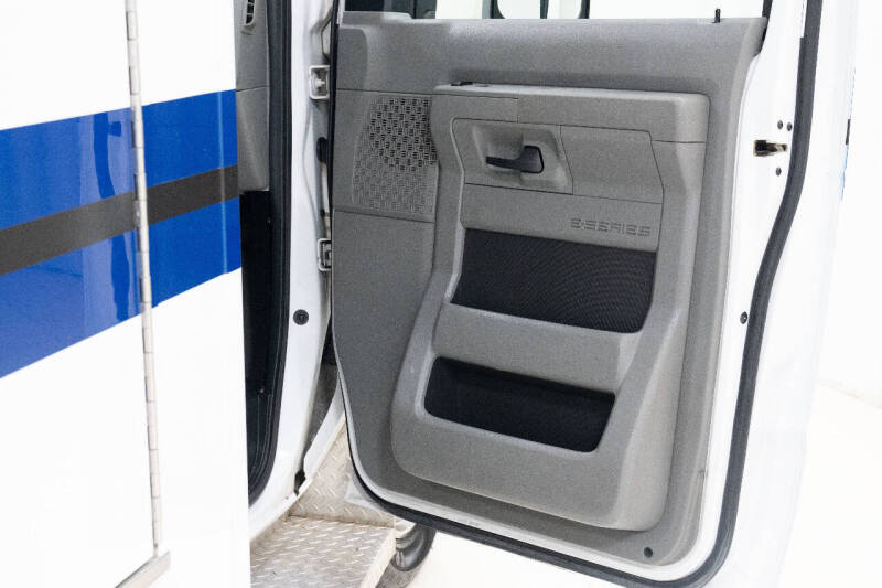 2010 Ford E-Series E-450 SD