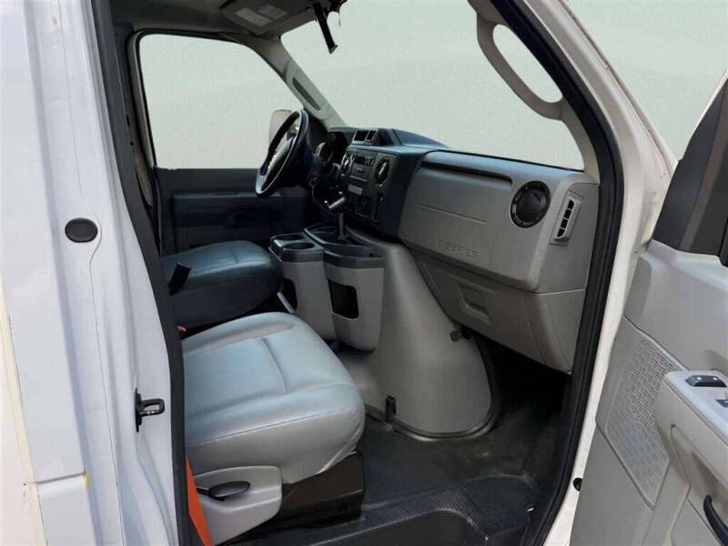 2017 Ford E-Series E-450 SD