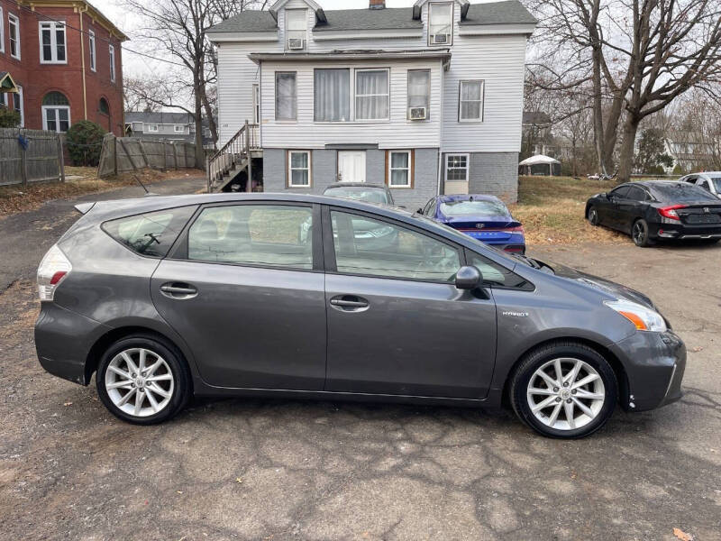 2012 Toyota Prius v Five