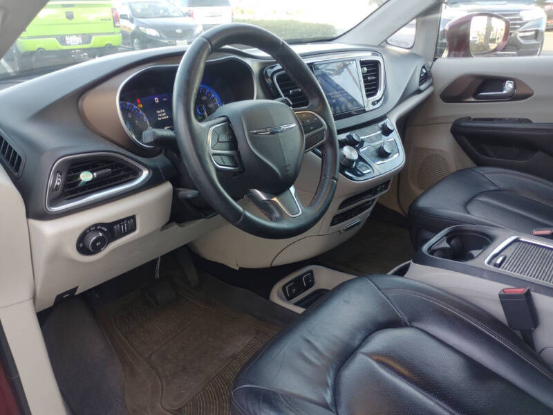 2017 Chrysler Pacifica Touring-L Plus