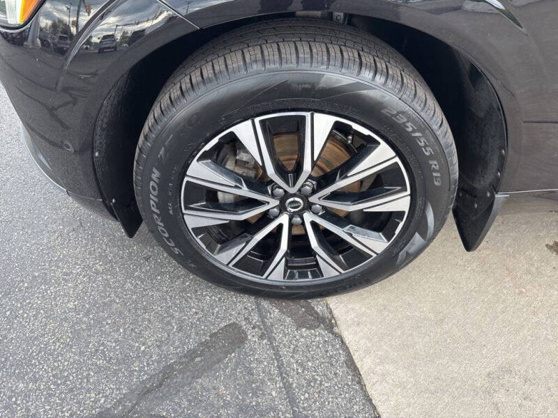 2023 Volvo XC60 B5 Plus Bright Theme