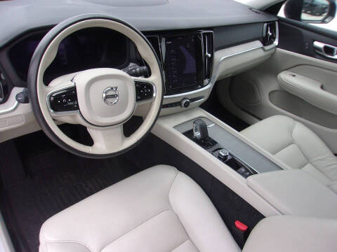 2024 Volvo S60 B5 Plus Dark Theme