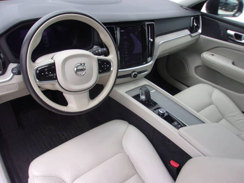 2024 Volvo S60 B5 Plus Dark Theme