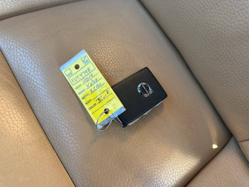 2019 Volvo XC90 T6 Momentum