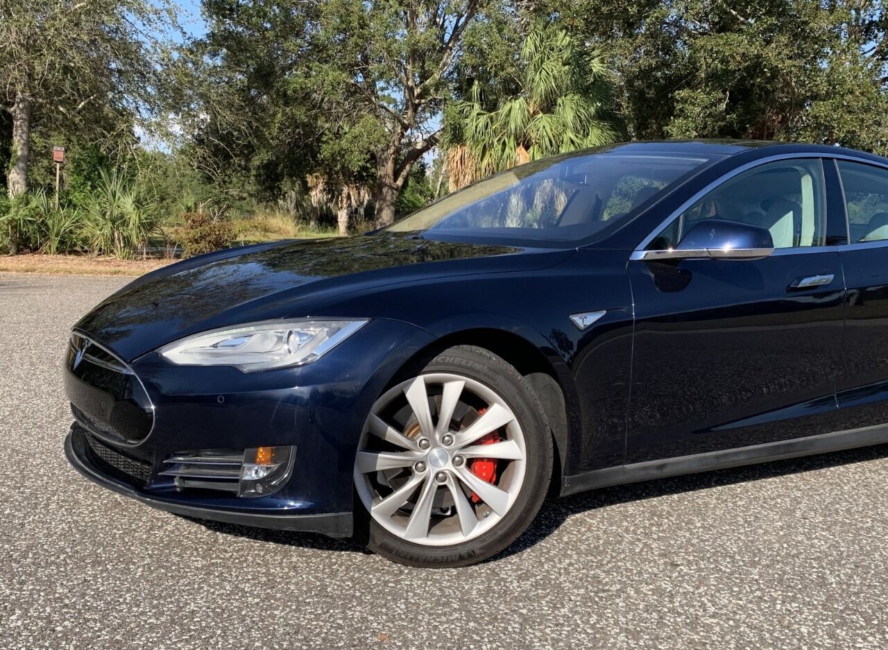 2014 Tesla Model S 14