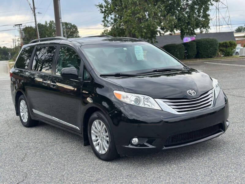 2017 Toyota Sienna XLE 8-Passenger