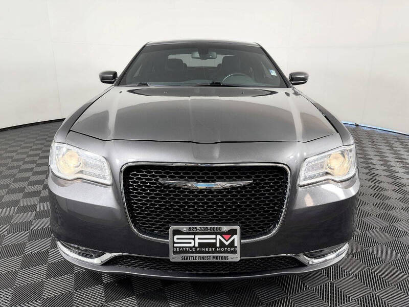 2017 Chrysler 300
