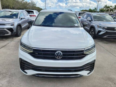 2022 Volkswagen Tiguan SE R-Line Black