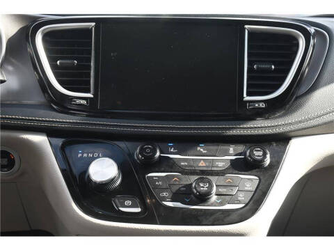 2024 Chrysler Pacifica Plug-In Hybrid Select