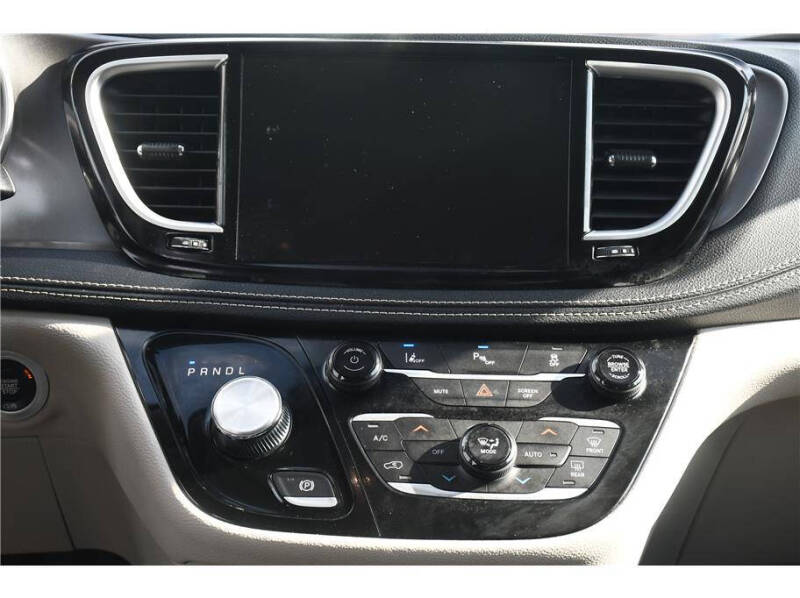 2024 Chrysler Pacifica Plug-In Hybrid Select