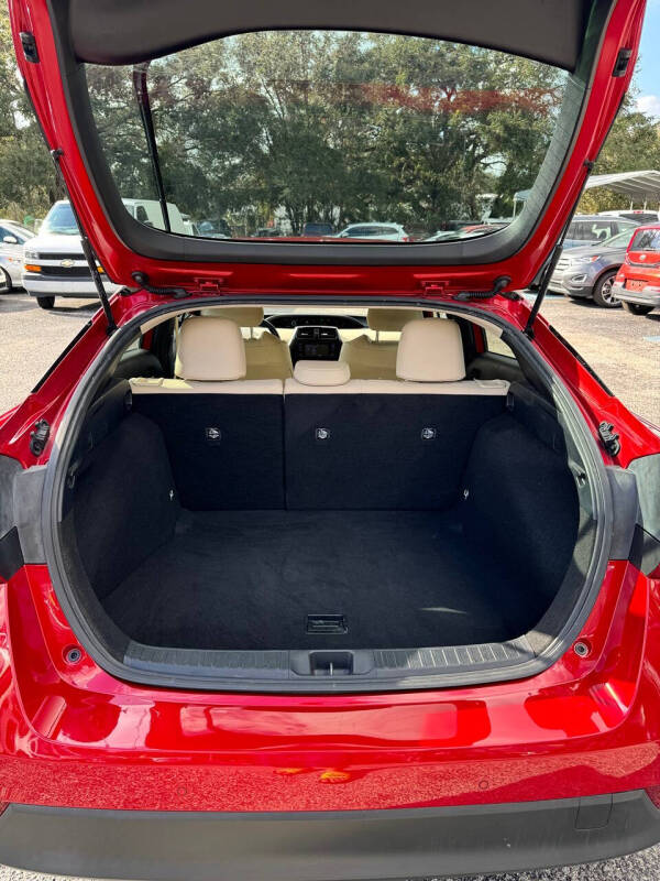 2019 Toyota Prius XLE