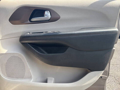 2017 Chrysler Pacifica Touring-L