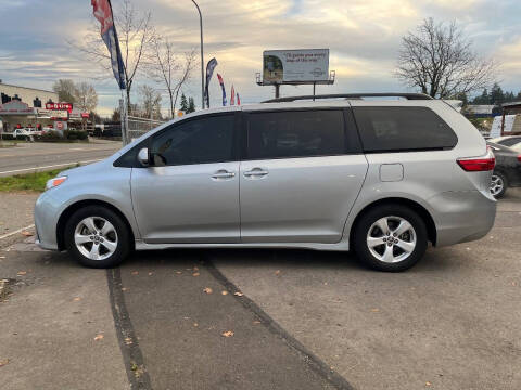 2020 Toyota Sienna LE 8-Passenger