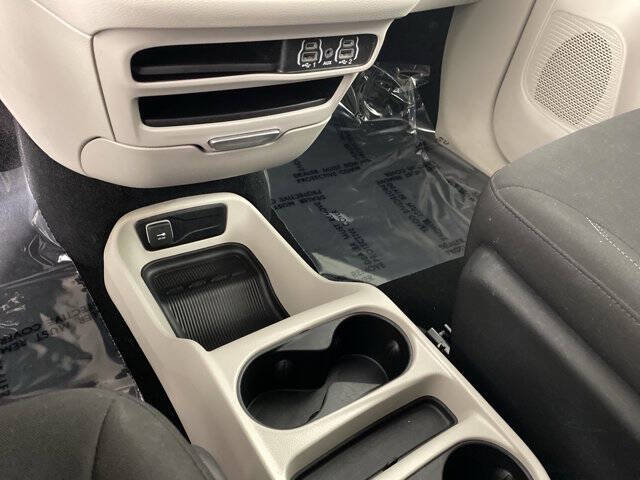 2024 Chrysler Voyager LX