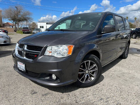 2017 Dodge Grand Caravan for sale at Auto Mercado in Clovis CA