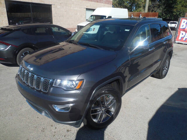 2018 Jeep Grand Cherokee for sale at VIP Motor Sales in Hazel Park, MI