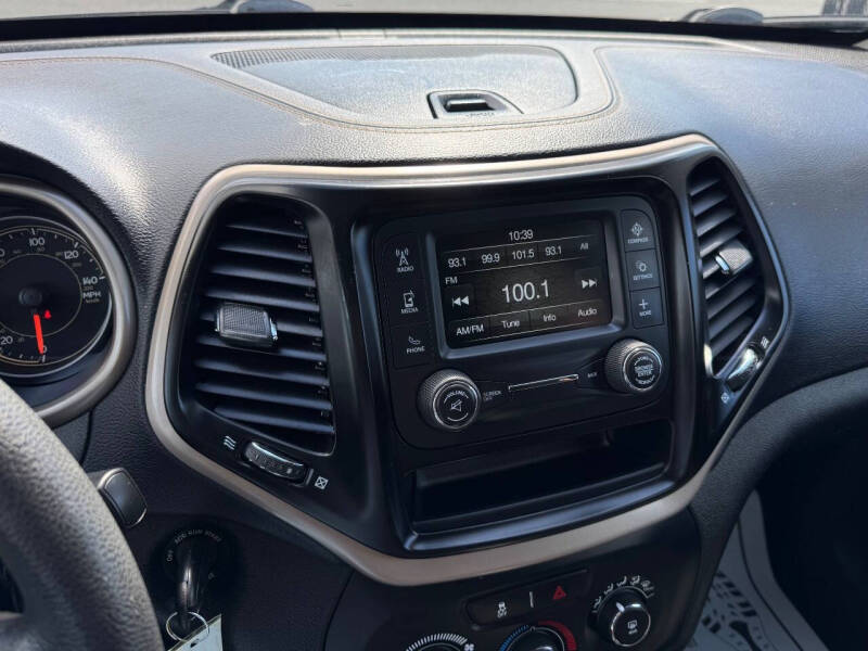 2017 Jeep Cherokee Sport
