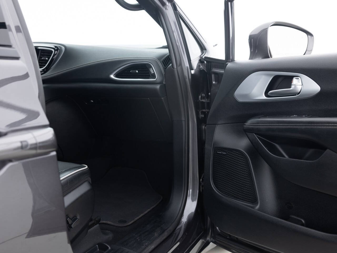 Used Car 2020 Chrysler Pacifica  Limited 4dr Mini Van For Sale Under $20,000 In Coal City, Illinois