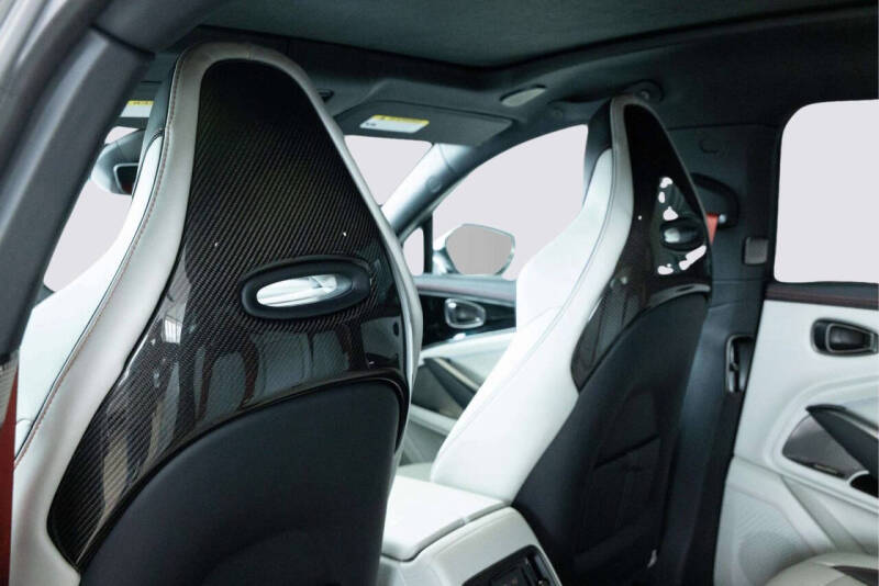 2025 Aston Martin DBX 707