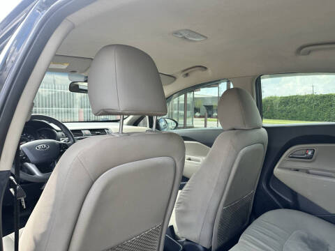 2015 Kia Rio 5-Door LX