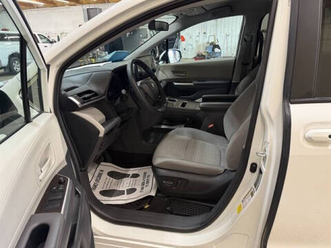 2024 Toyota Sienna LE 8-Passenger