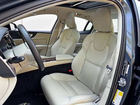 2022 Volvo S60 B5 Momentum