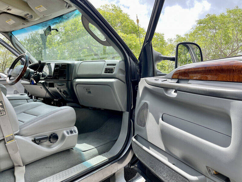 2003 FORD F-350 Pickup - $15,995