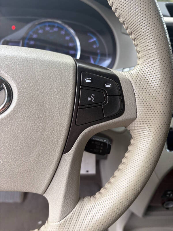 2014 Toyota Sienna XLE 7-Passenger Auto Access Seat