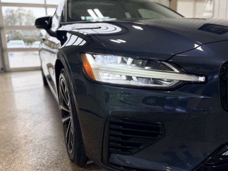 2024 Volvo S60 Recharge T8 Core Dark Theme