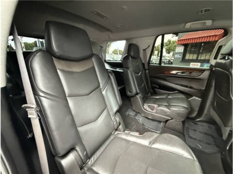 2017 Cadillac Escalade Standard