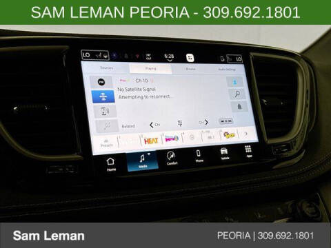 2027 Chrysler Pacifica Select