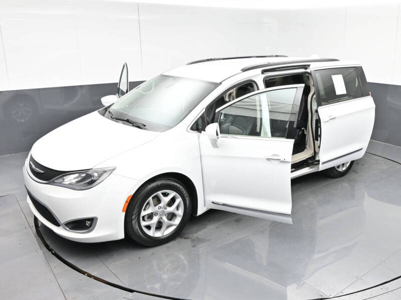 2017 Chrysler Pacifica Touring-L