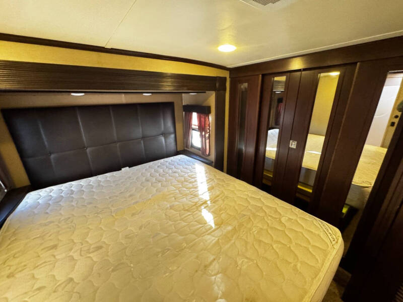 2014 Keystone RV Voltage