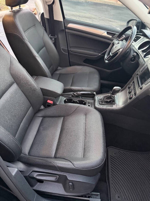 2017 Volkswagen Golf TSI SE