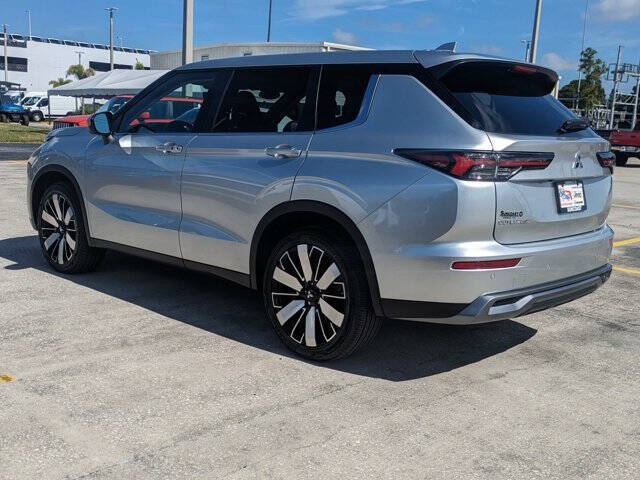2025 Mitsubishi Outlander SE